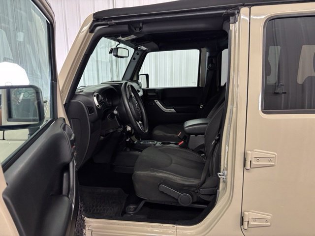 Used 2017 Jeep Wrangler Unlimited Sahara w/ Max Tow Package AWD/4WD image 2