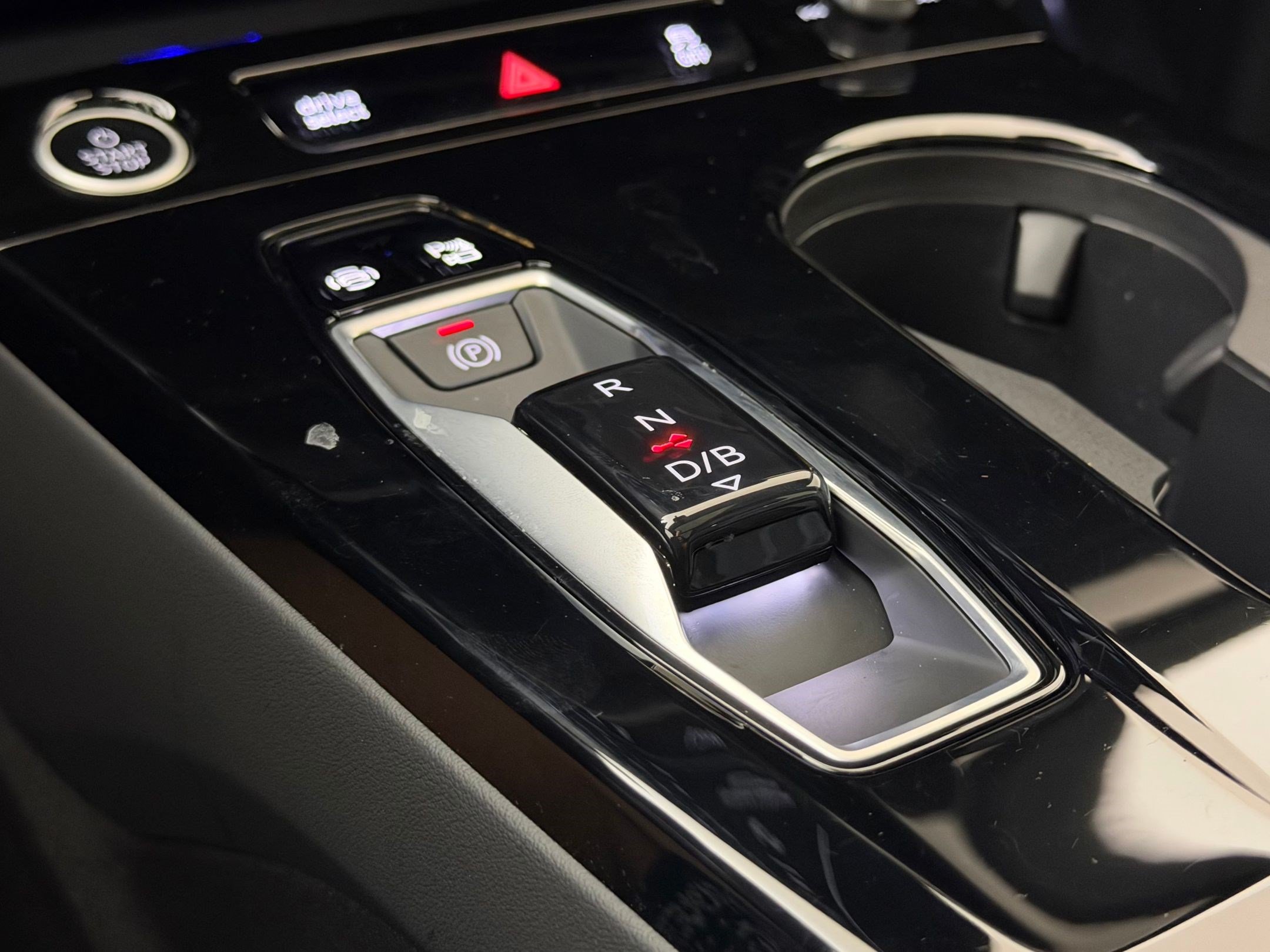 Certified 2025 Audi Q6 e-tron Premium Plus w/ Premium Plus AWD/4WD image 18