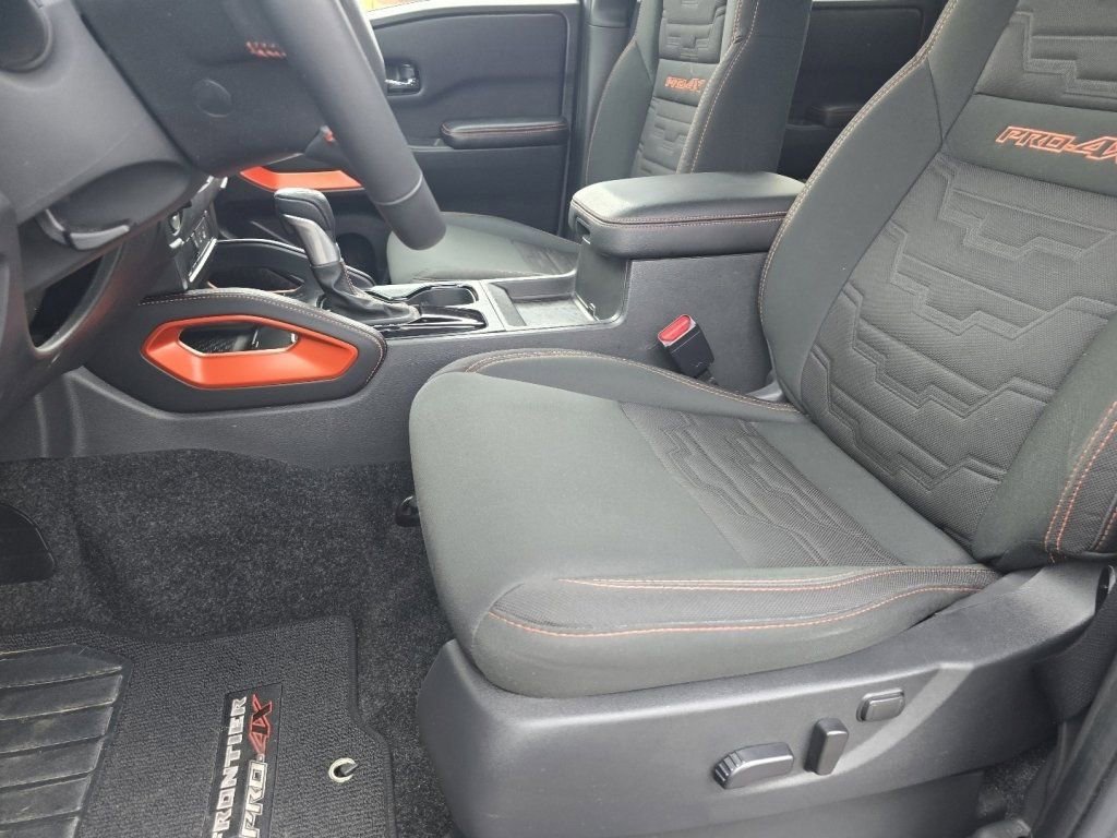 Used 2025 Nissan Frontier PRO-4X image 19