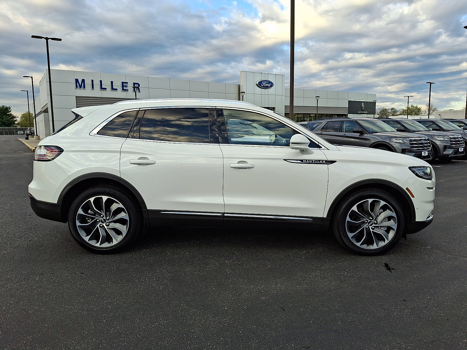 Certified 2023 Lincoln Nautilus Reserve w/ Equipment Group 201A image 7