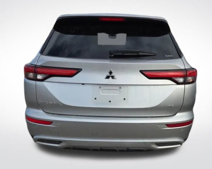 Used 2022 Mitsubishi Outlander SE image 7
