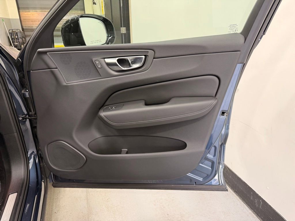Used 2025 Volvo XC60 B5 Core w/ Climate Package image 24