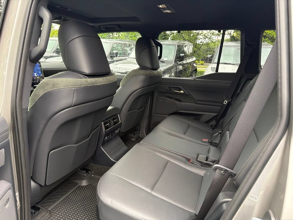 Used 2026 Lexus GX 550 AWD/4WD image 16
