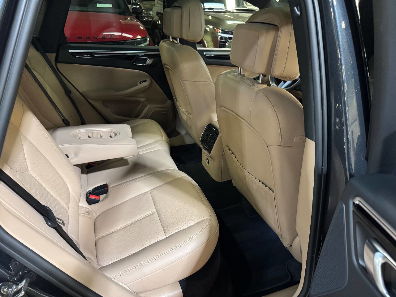 Used 2024 Porsche Macan w/ Premium Plus Package image 24