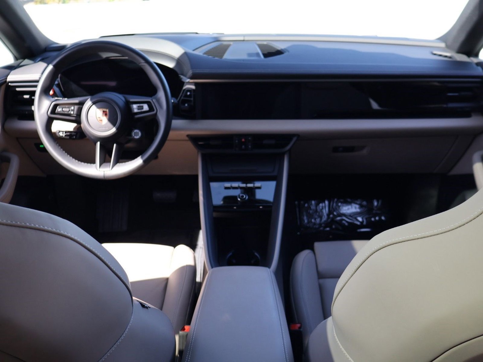 Certified 2025 Porsche Macan Electric RWD image 21