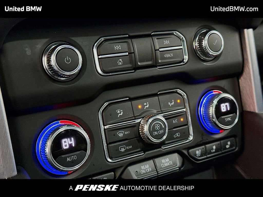 Used 2022 GMC Yukon SLT w/ SLT Premium Package image 9