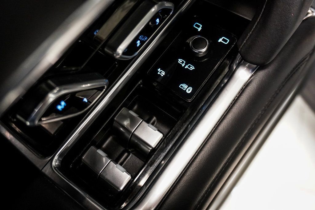 Used 2023 Land Rover Range Rover SE image 40