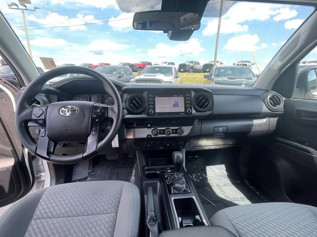 Used 2022 Toyota Tacoma SR RWD image 3