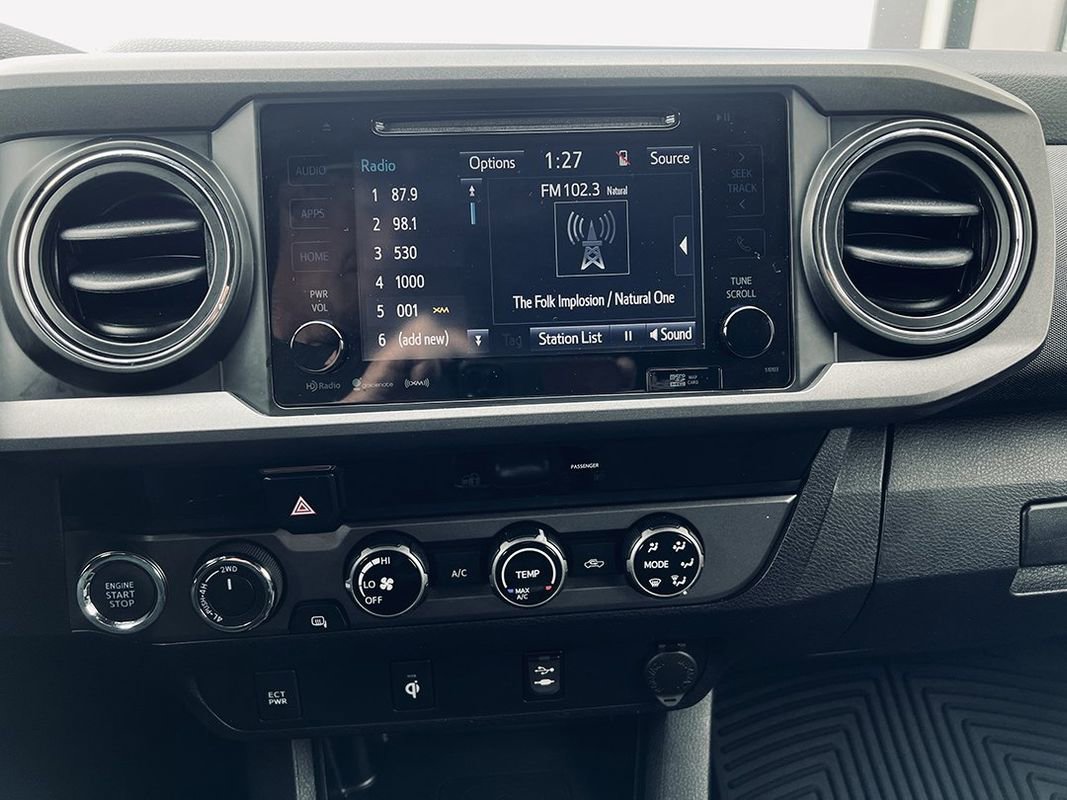 Used 2017 Toyota Tacoma TRD Off-Road image 11