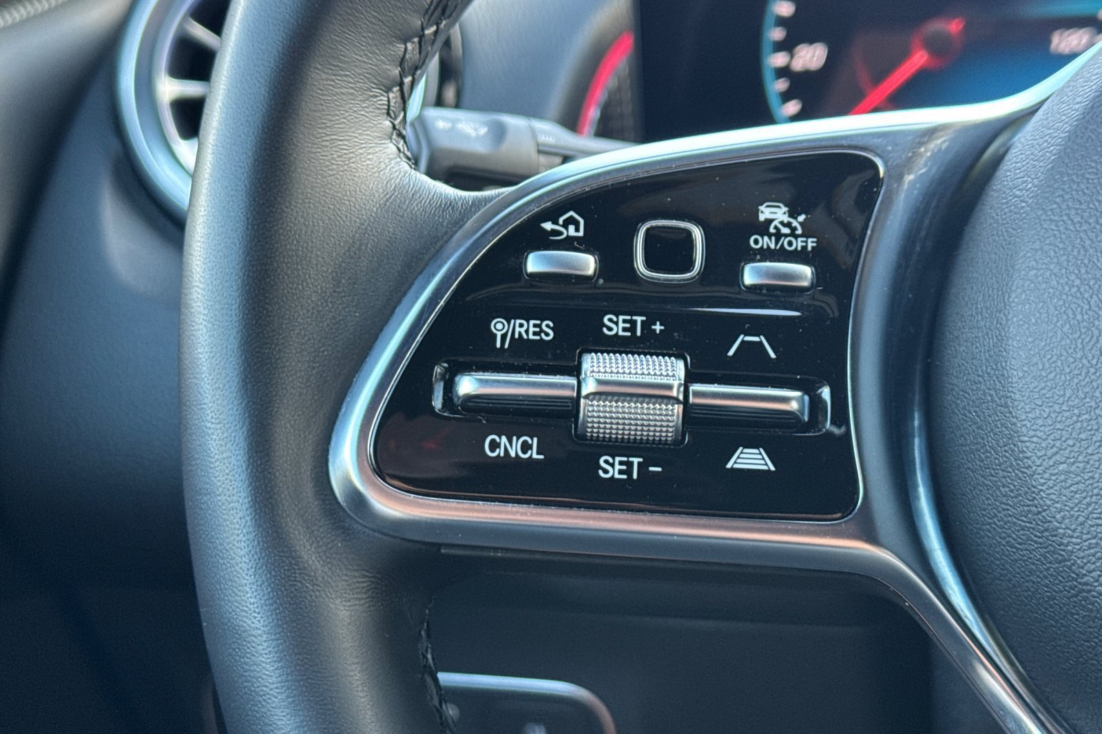 Certified 2023 Mercedes-Benz EQB 300 4MATIC image 30