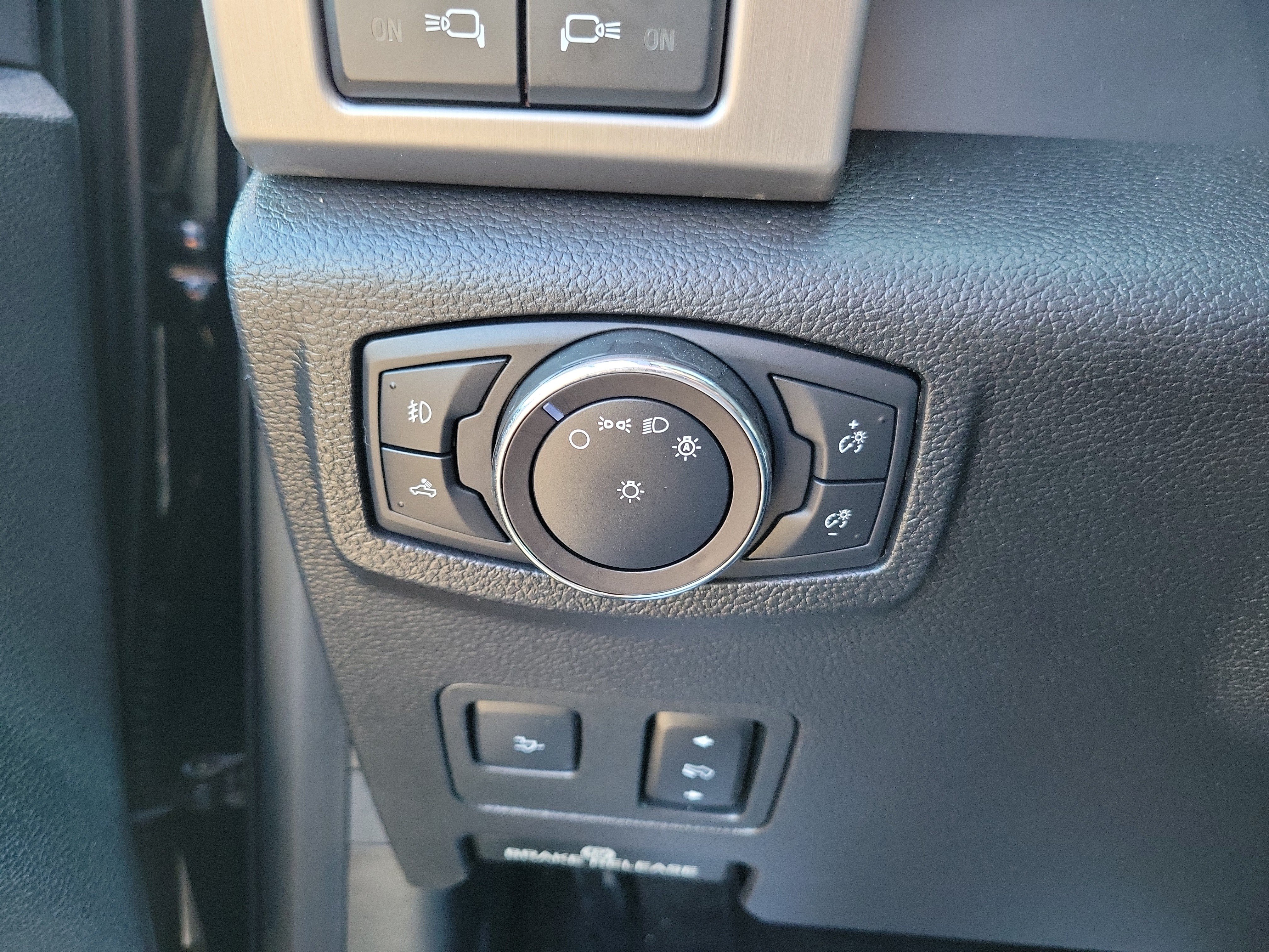 Certified 2018 Ford F350 Platinum w/ Platinum Ultimate Package AWD/4WD image 21