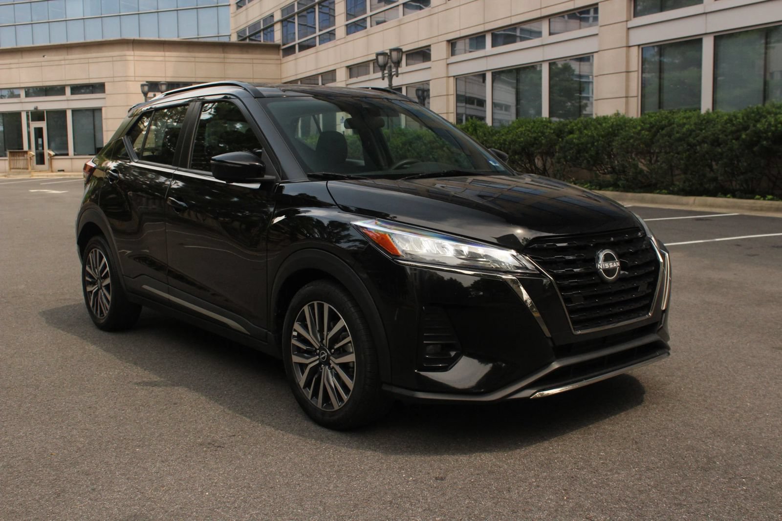 Used 2024 Nissan Kicks SR FWD image 1
