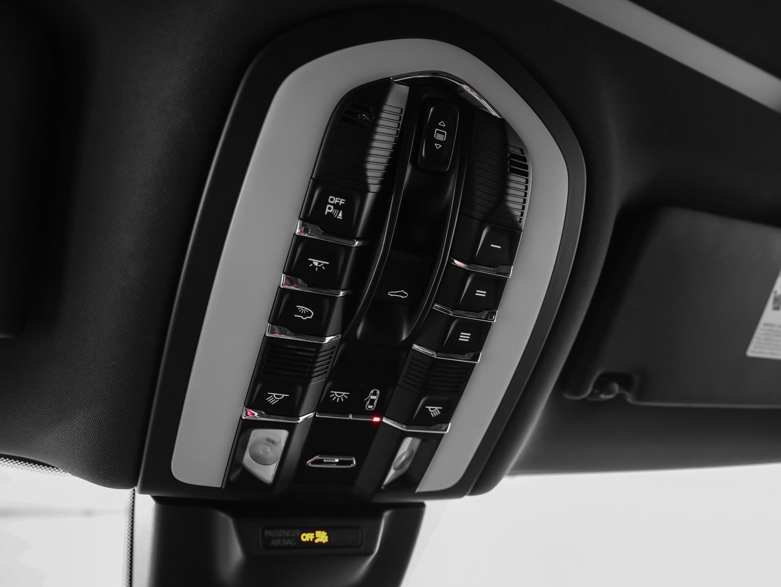 Certified 2023 Porsche Macan AWD/4WD image 42