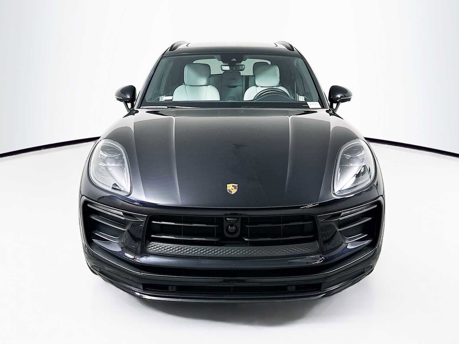 Certified 2025 Porsche Macan image 6