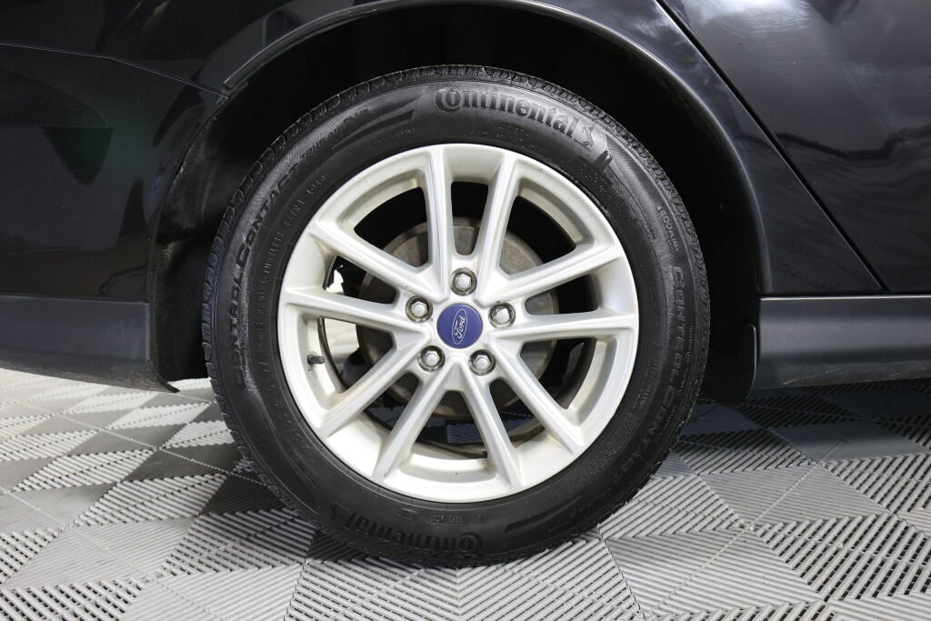 Used 2017 Ford Focus SE FWD image 7