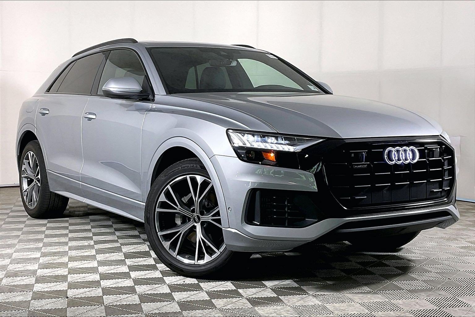 Used 2023 Audi Q8 Premium AWD/4WD image 2