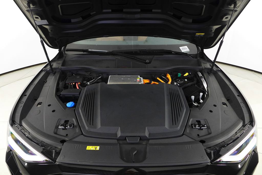 Used 2024 Audi Q8 e-tron Premium Plus w/ Premium Plus Package image 6