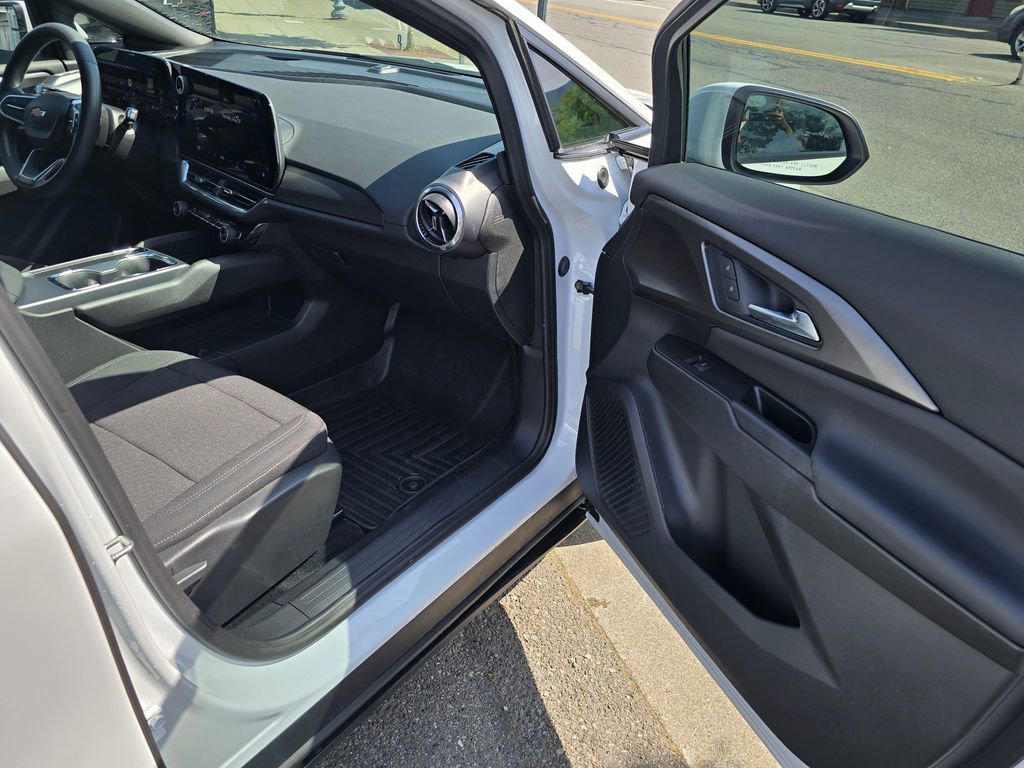 Used 2025 Chevrolet Equinox EV LT FWD image 13