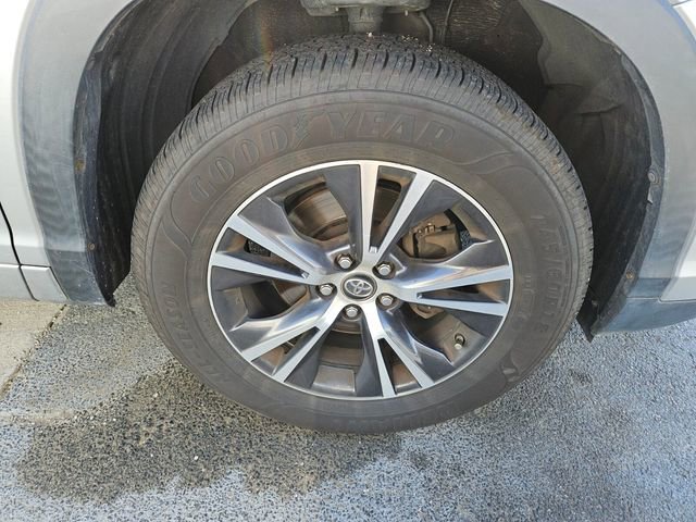 Used 2017 Toyota Highlander LE FWD image 10