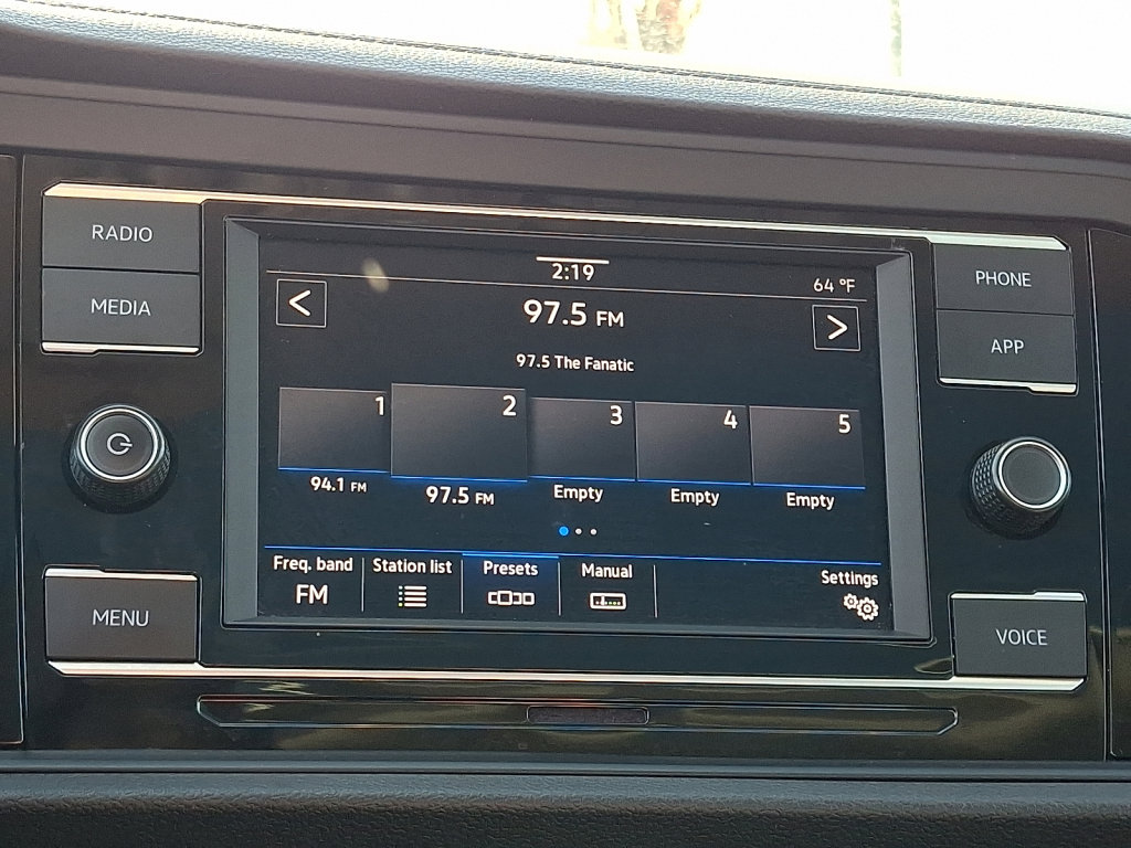 Used 2024 Volkswagen Jetta SE image 28