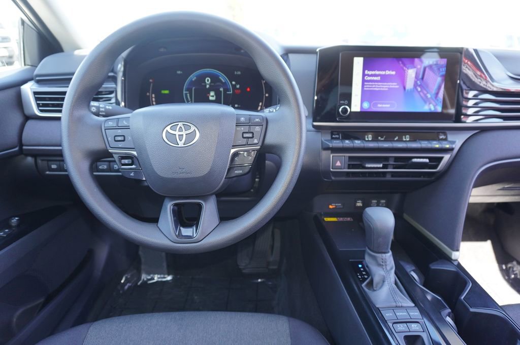 Used 2025 Toyota Camry LE image 10