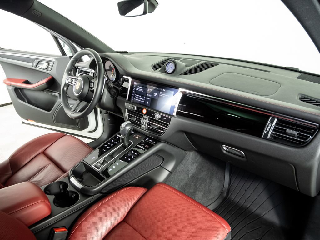 Certified 2023 Porsche Macan Turbo image 25