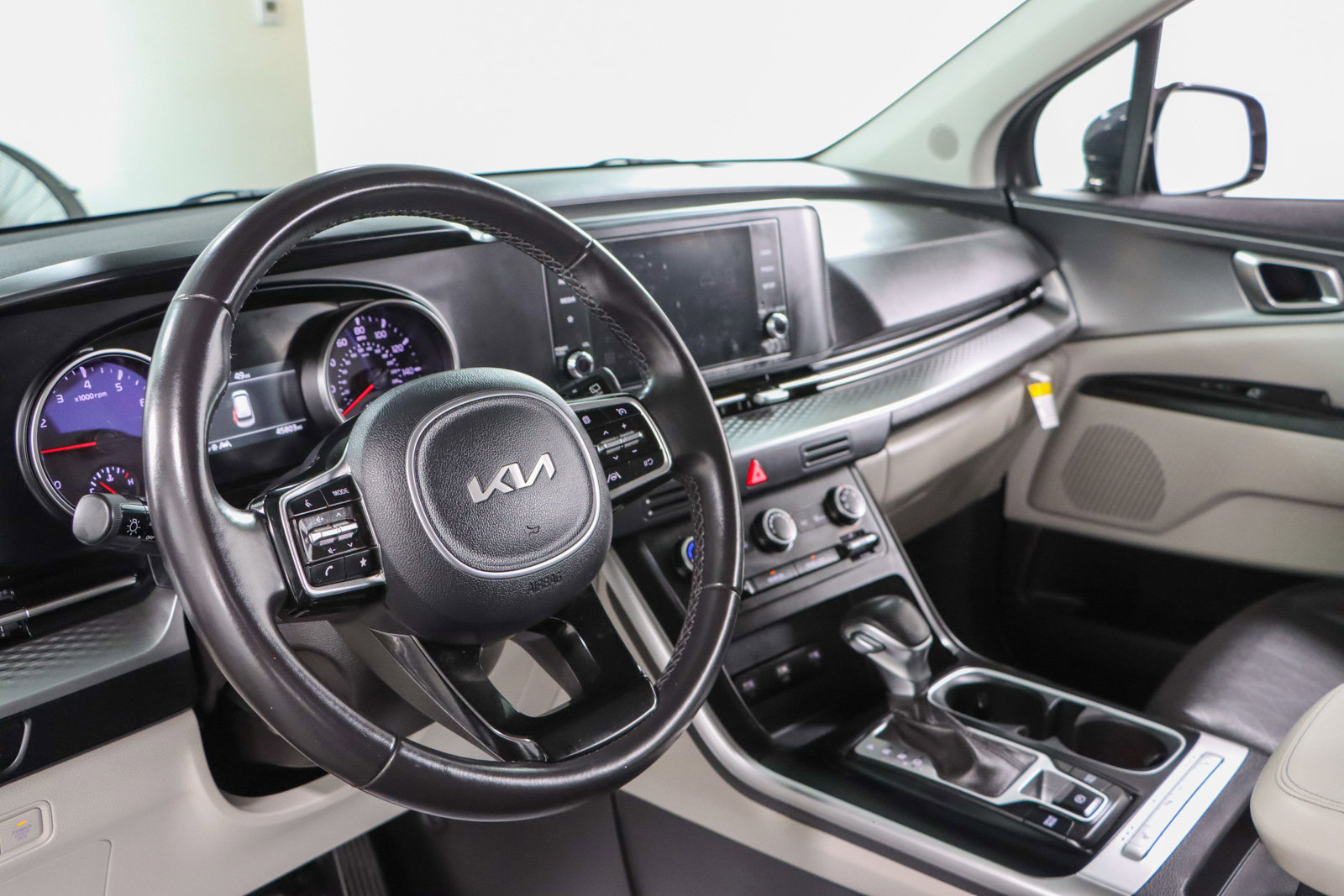 Used 2024 Kia Carnival LX image 22