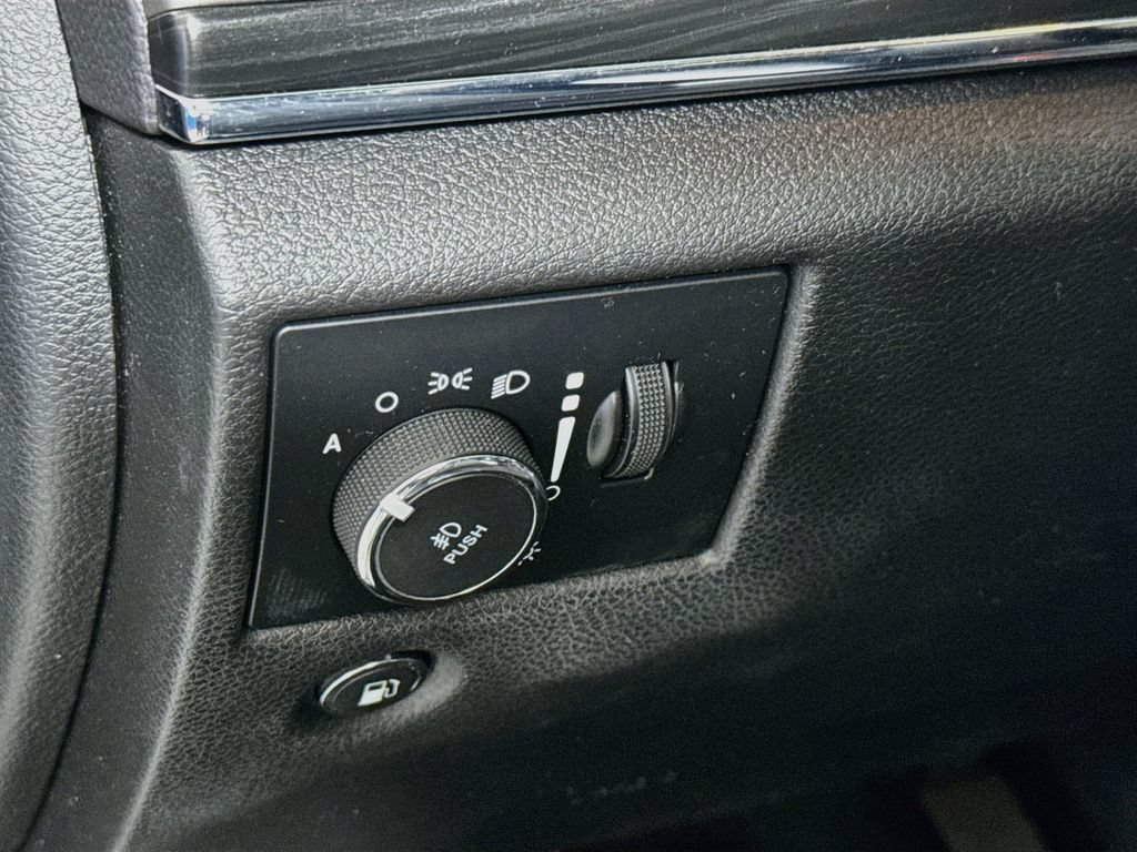 Used 2020 Jeep Grand Cherokee Limited w/ Premium Lighting Group AWD/4WD image 10