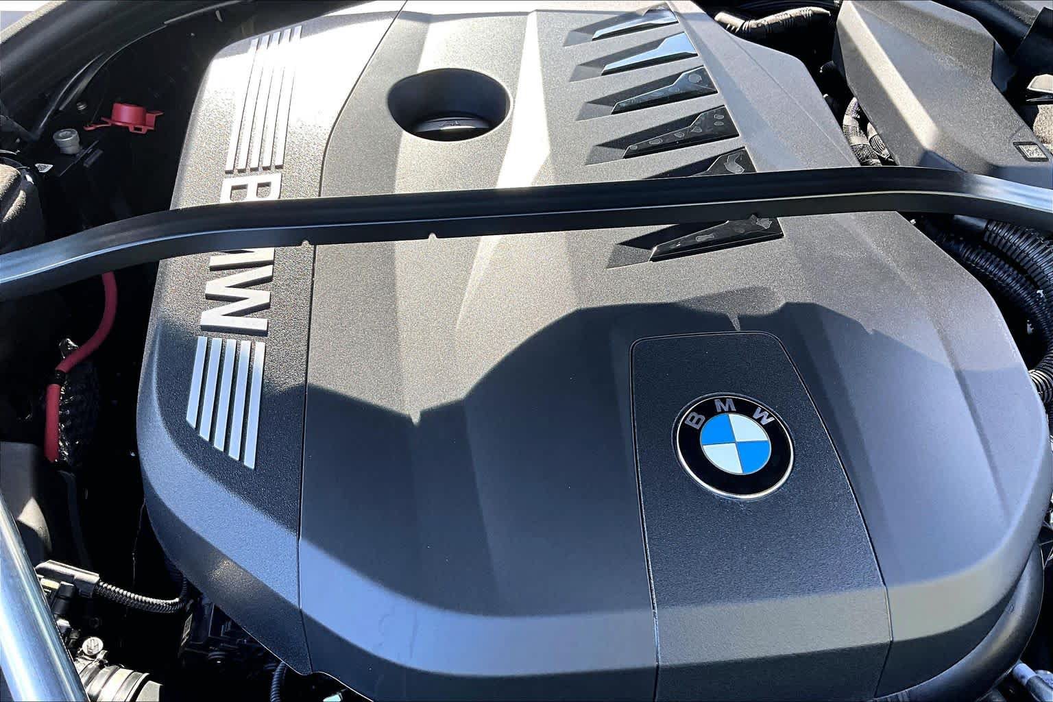 Used 2025 BMW 740i w/ Premium Package RWD image 34