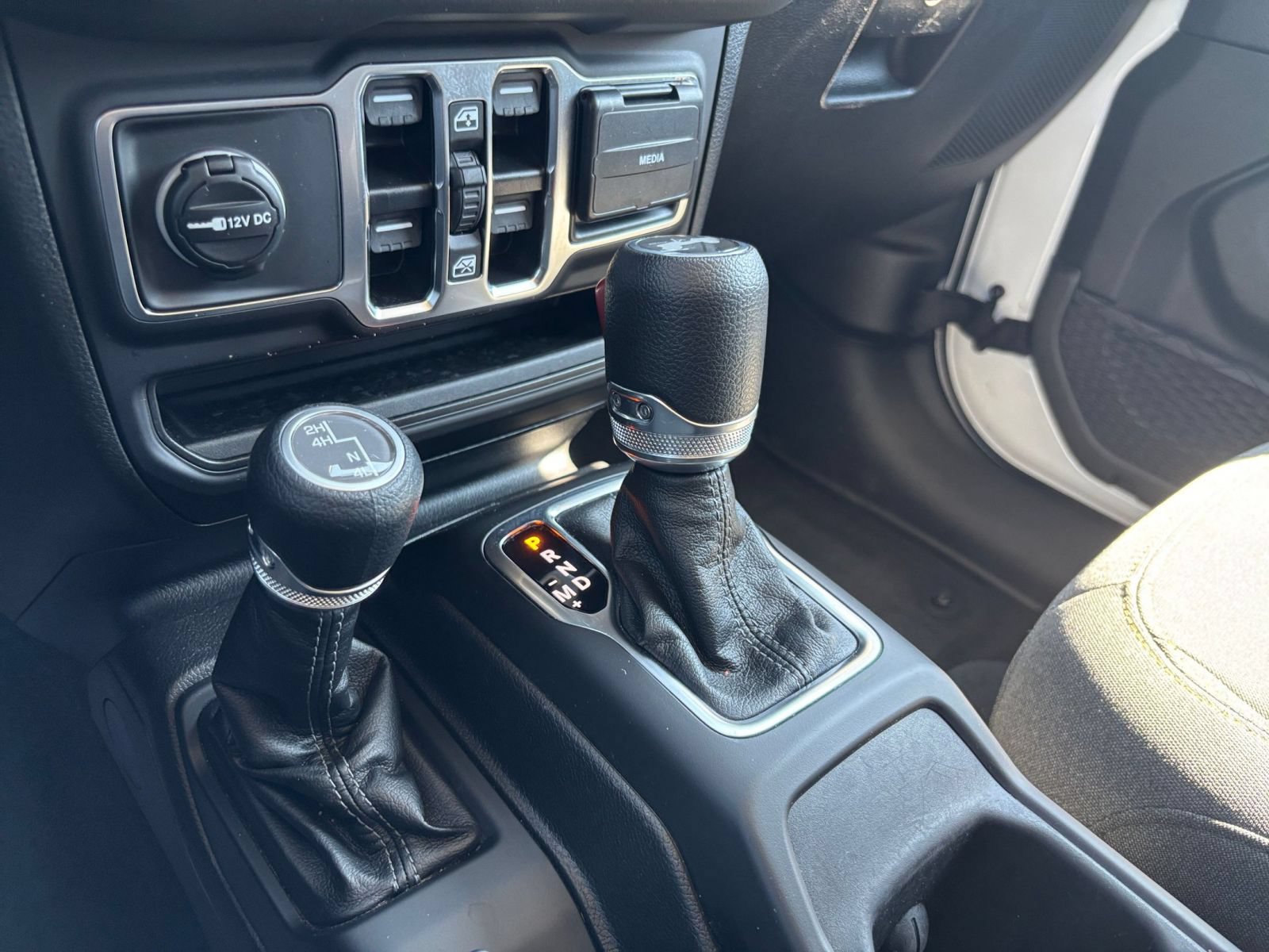 Used 2025 Jeep Wrangler Unlimited Sahara AWD/4WD image 39
