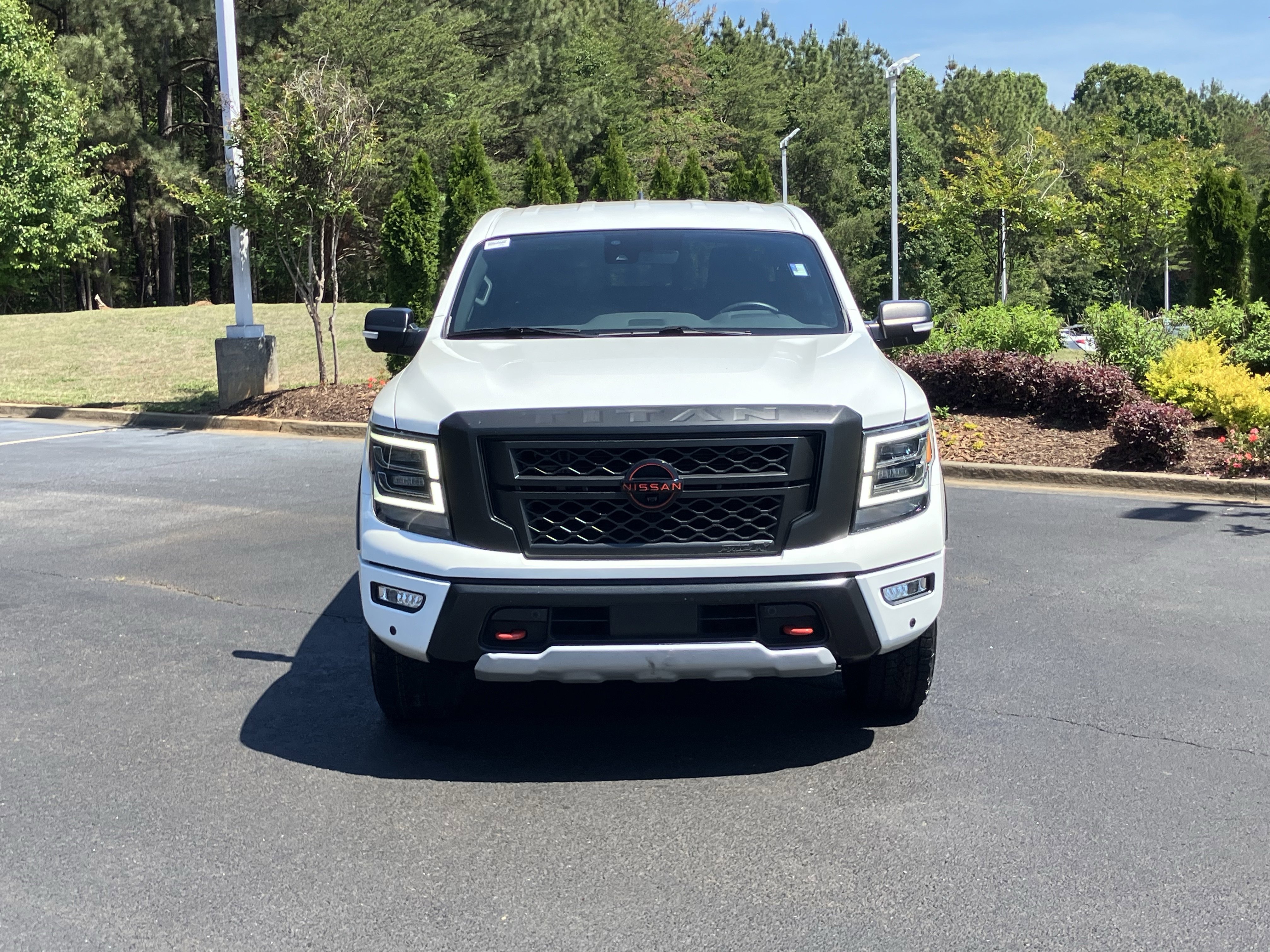 Used 2023 Nissan Titan PRO-4X w/ Pro-4x Convenience Package AWD/4WD image 3