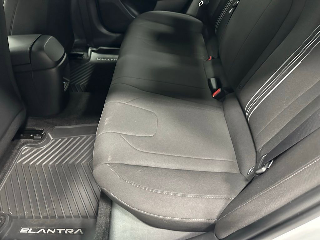 Used 2025 Hyundai Elantra Sport image 40