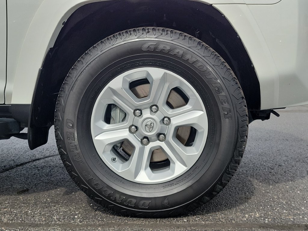 Used 2024 Toyota 4Runner SR5 Premium w/ Moonroof Package AWD/4WD image 9