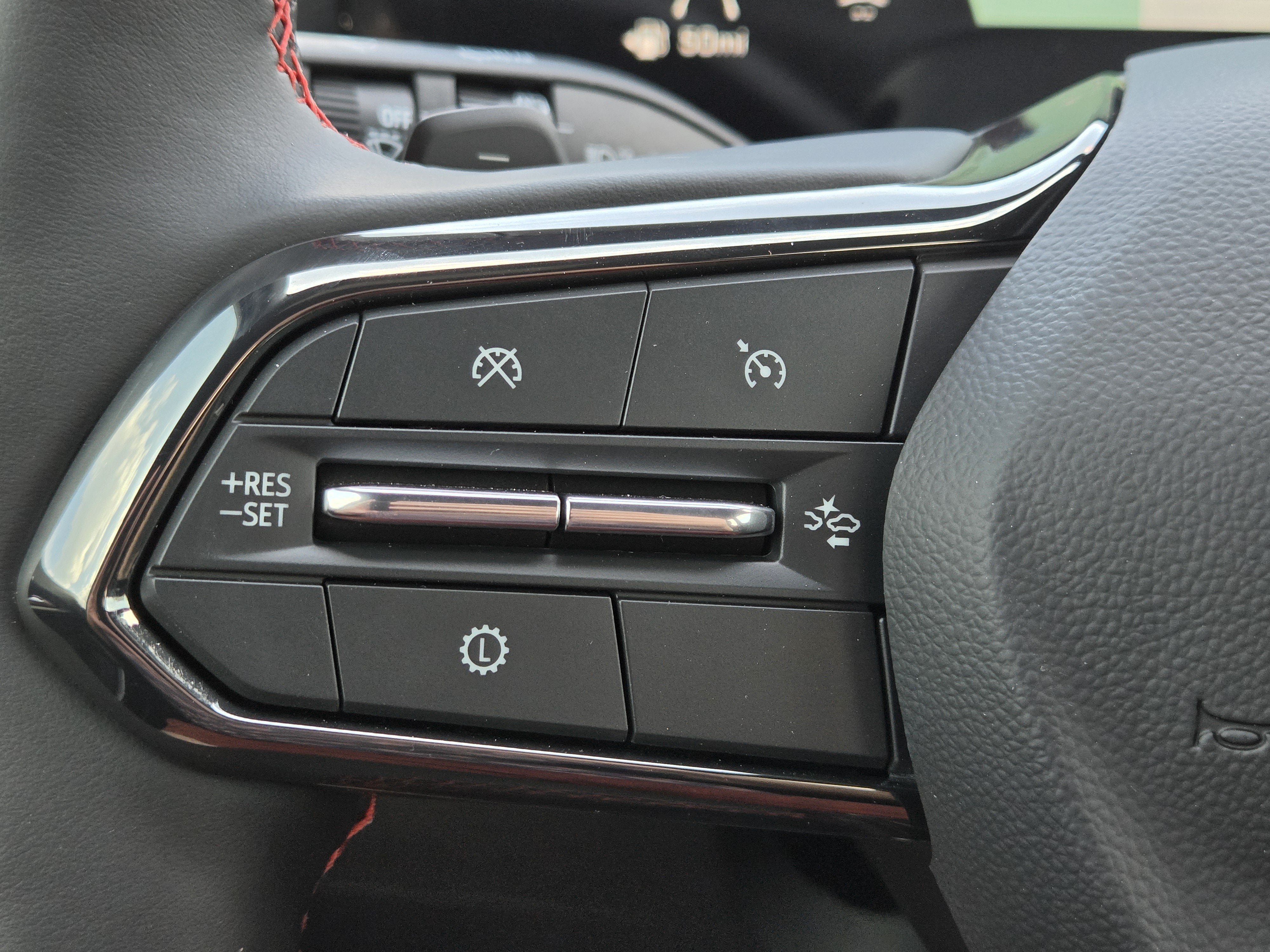 New 2027 Chevrolet Equinox RS w/ Convenience Package III FWD image 17