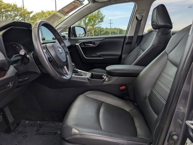 Used 2022 Toyota RAV4 Limited image 26