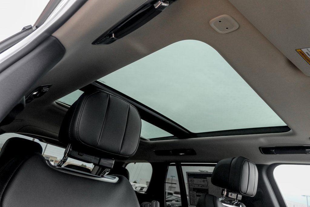 New 2025 Land Rover Range Rover SE image 23