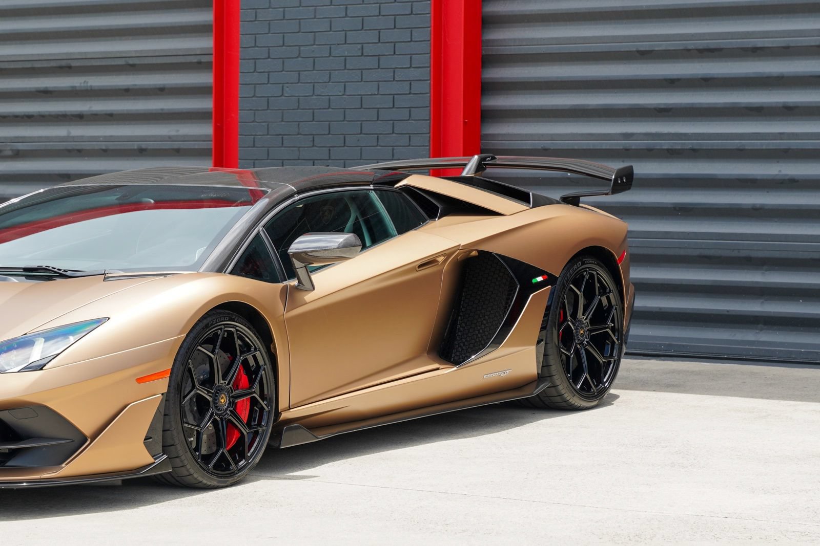 Used 2020 Lamborghini Aventador SVJ AWD/4WD image 19