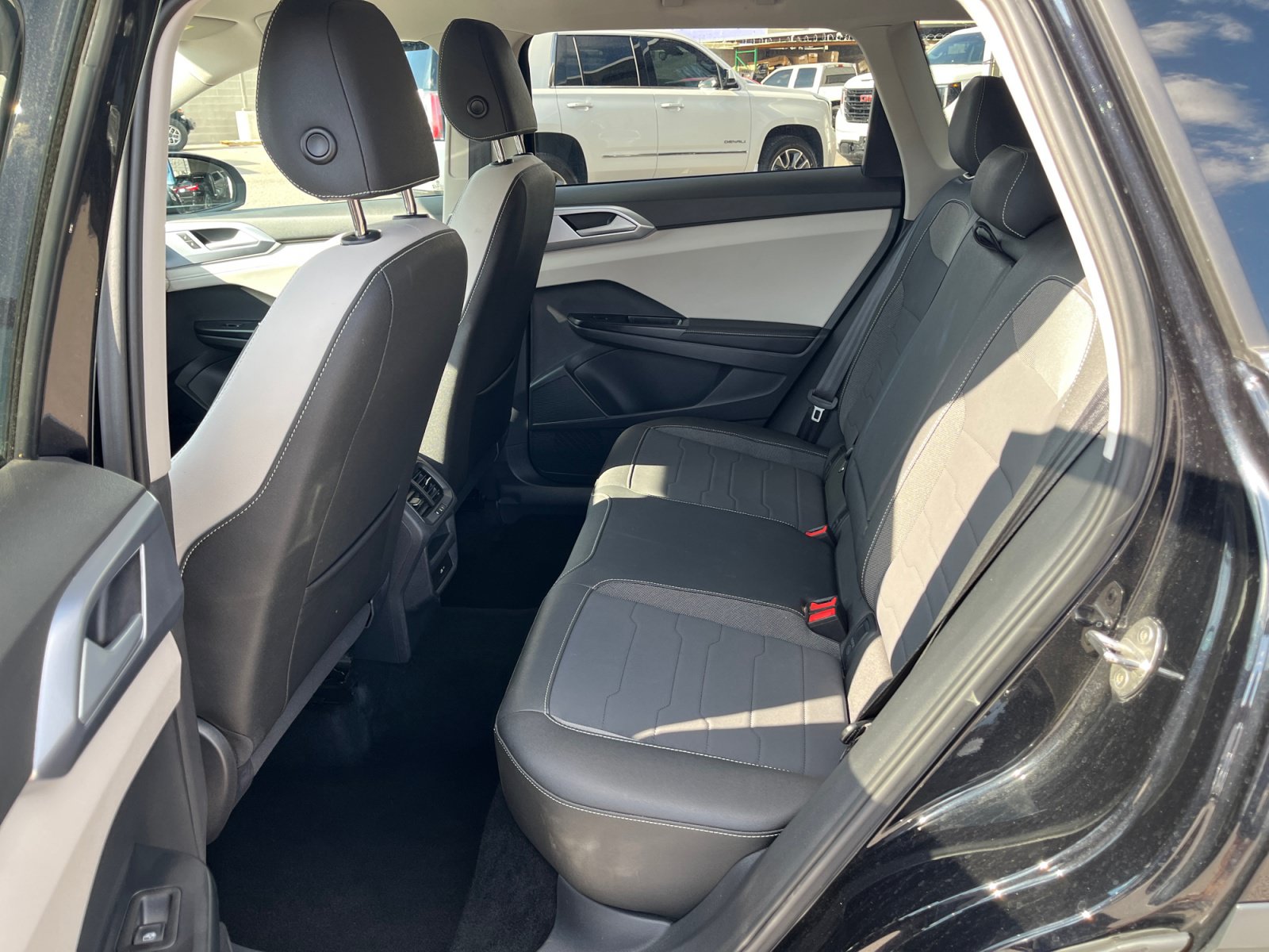 Used 2025 Volkswagen Taos SE AWD/4WD image 28