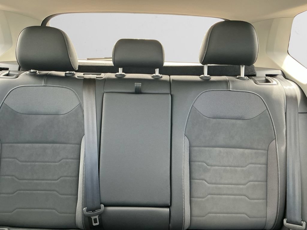 New 2026 Volkswagen Taos SE FWD image 13