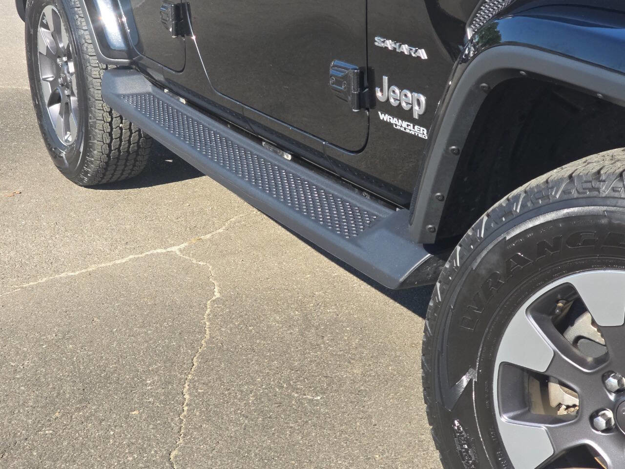 Used 2018 Jeep Wrangler Unlimited Sahara image 19