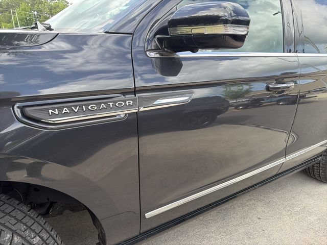Certified 2022 Lincoln Navigator Reserve AWD/4WD image 2