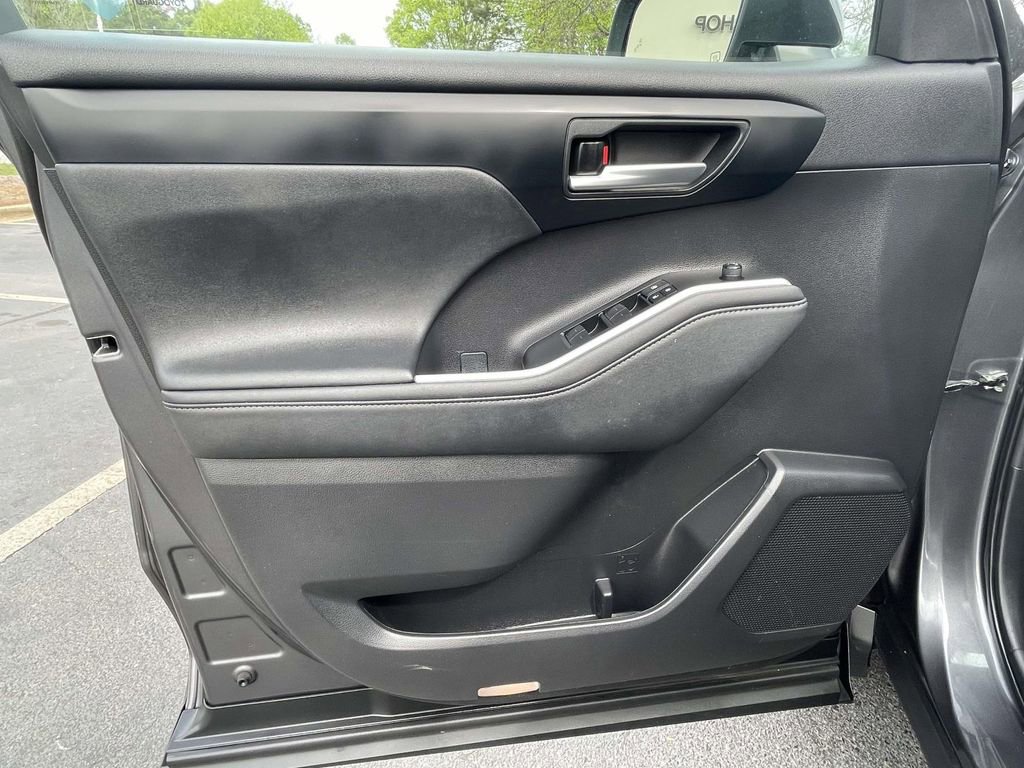 Used 2023 Toyota Highlander XLE image 26