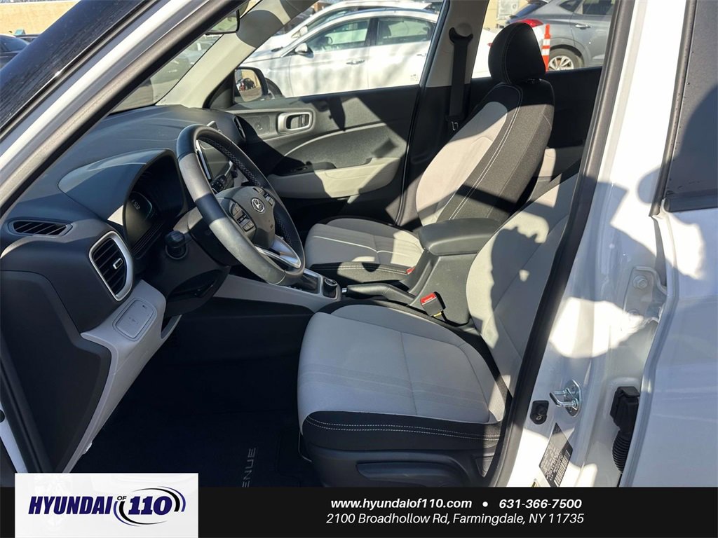 Used 2025 Hyundai Venue SEL image 16