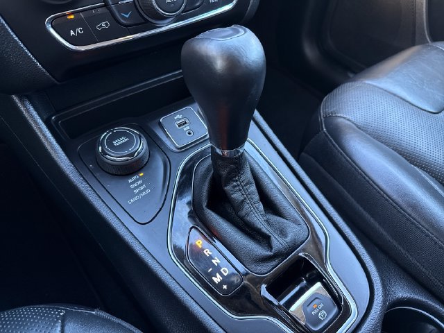 Used 2019 Jeep Cherokee Limited w/ Technology Group AWD/4WD image 26