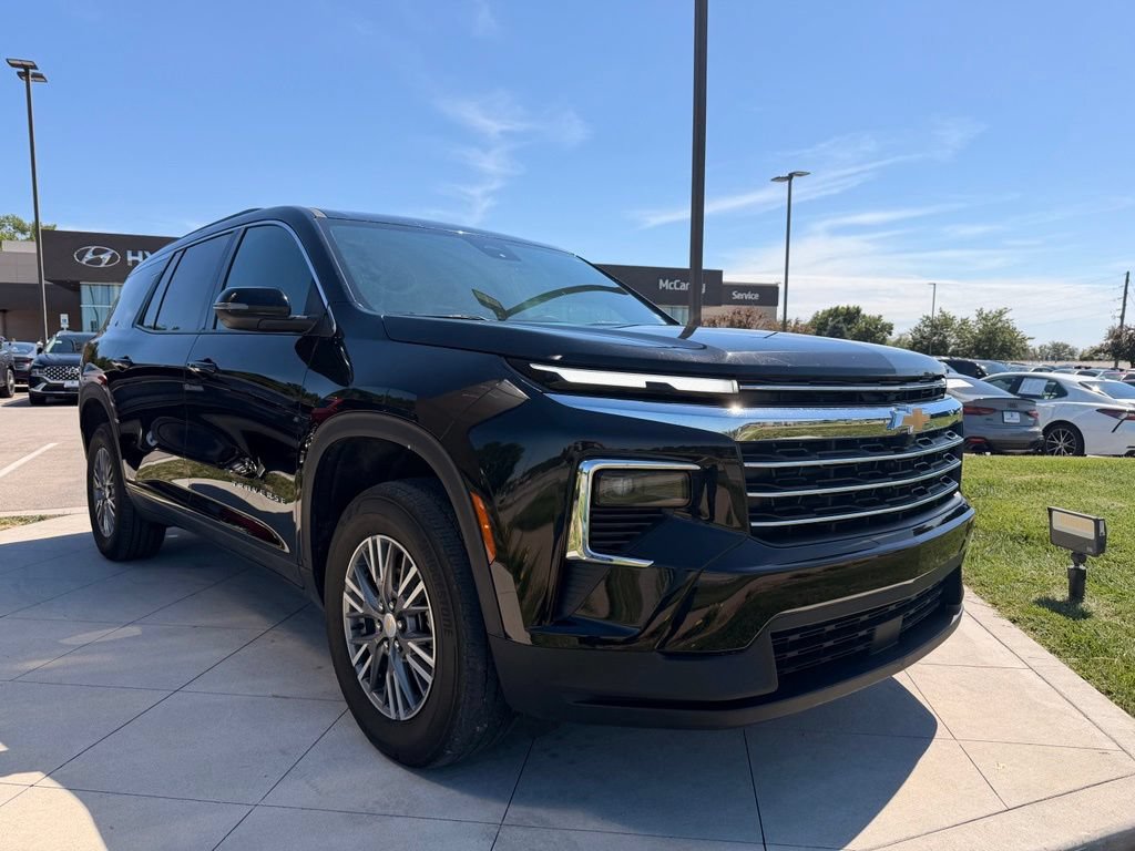 Used 2025 Chevrolet Traverse LT FWD image 12
