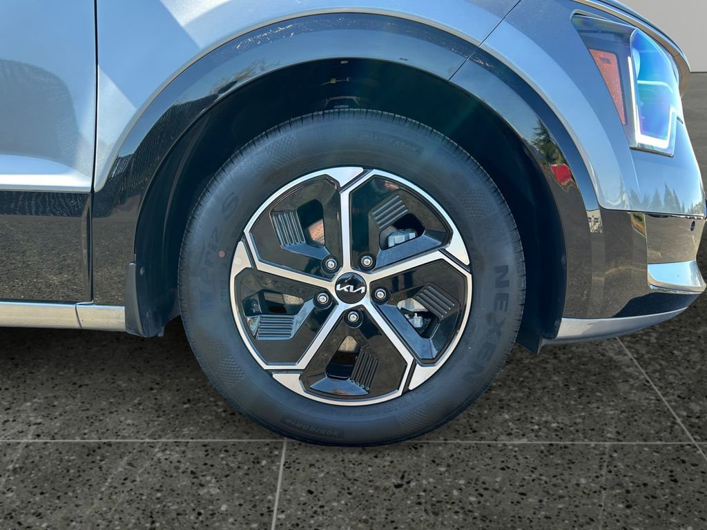 Used 2024 Kia Niro SX image 9