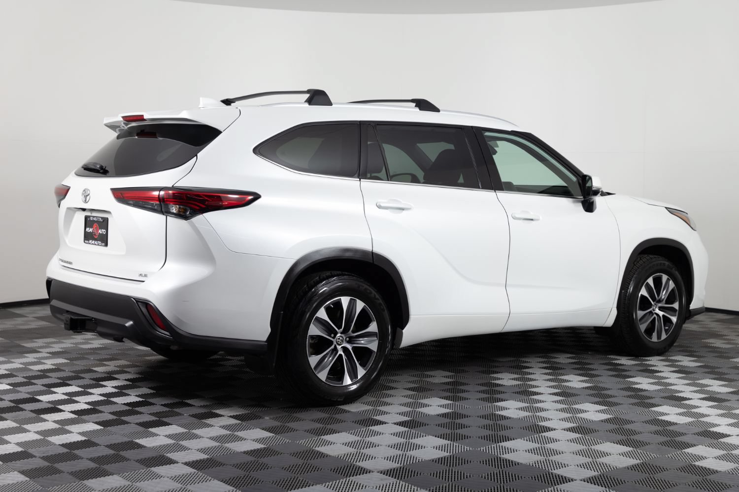 Used 2022 Toyota Highlander XLE FWD image 8