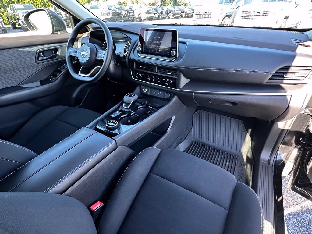 Used 2023 Nissan Rogue S AWD/4WD image 14