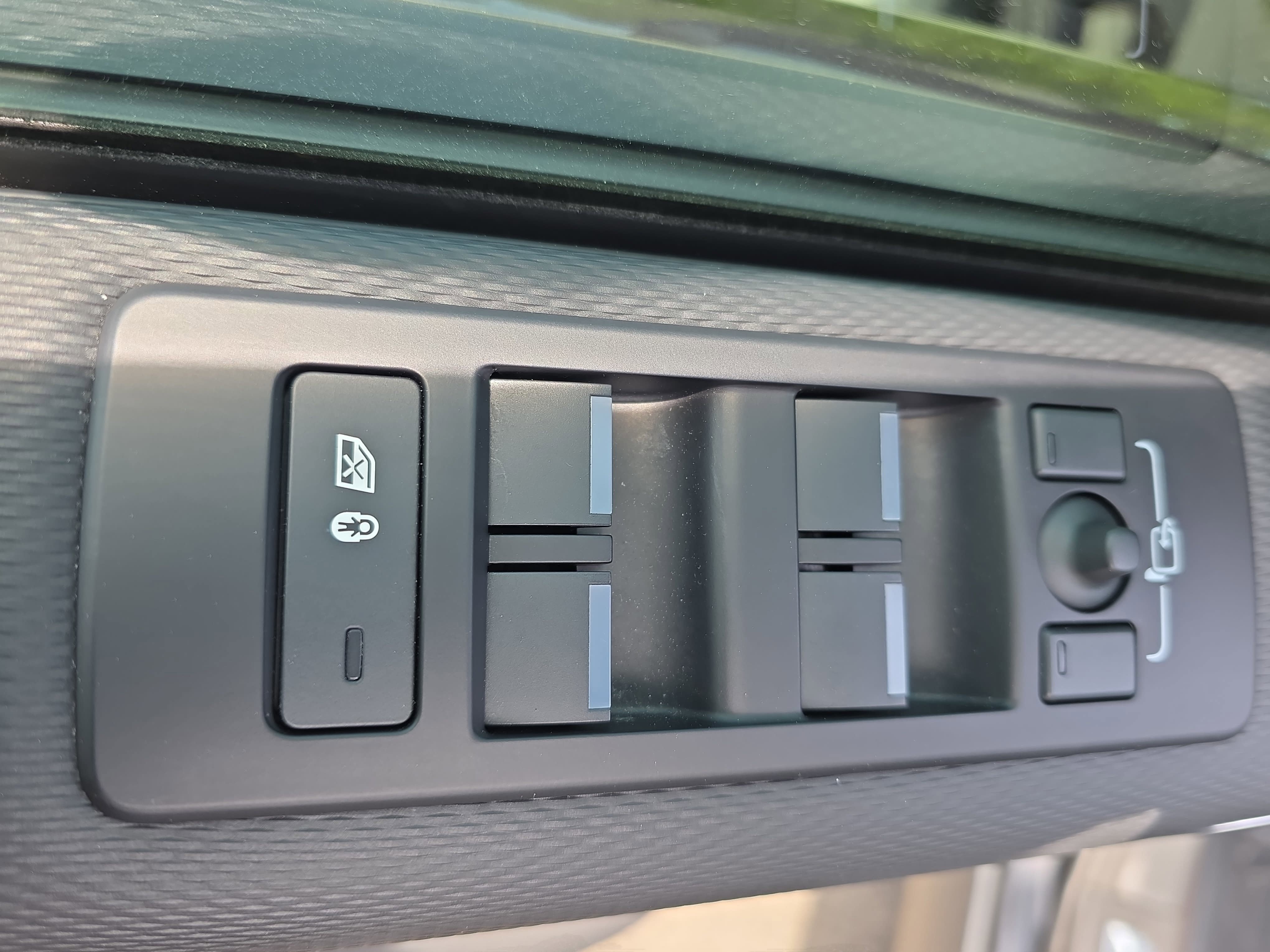 Certified 2025 Land Rover Discovery Dynamic SE AWD/4WD image 30