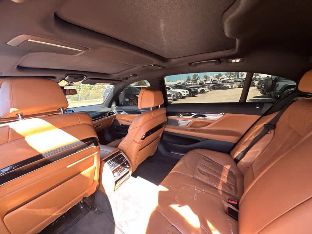 Used 2019 BMW 750i w/ M Sport Package RWD image 12